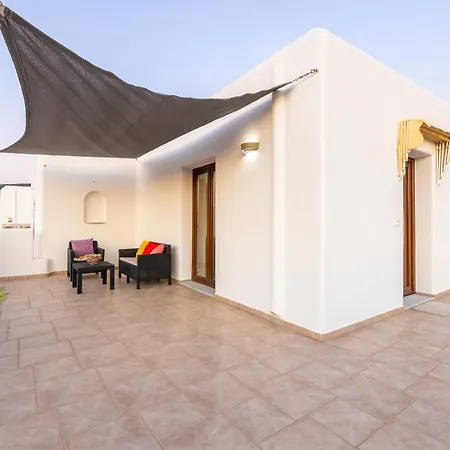 Holiday home Ideal Traditional Island Home!!